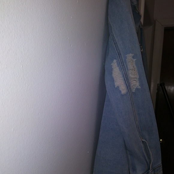 💚FINAL SALE PRICE💚 Light Blue Denim Jacket - Picture 4 of 8